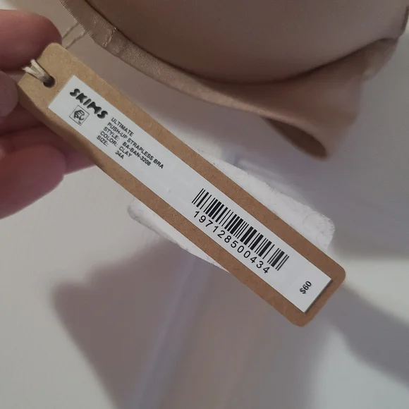 NWT SKIMS STRAPLESS PUSH-UP BRA - Picture 7 of 7